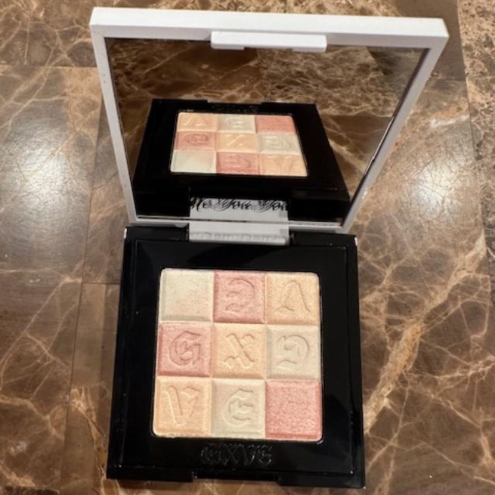 GXVE Cosmetics Check My Glow Highlighter in Platinum Cowgirl